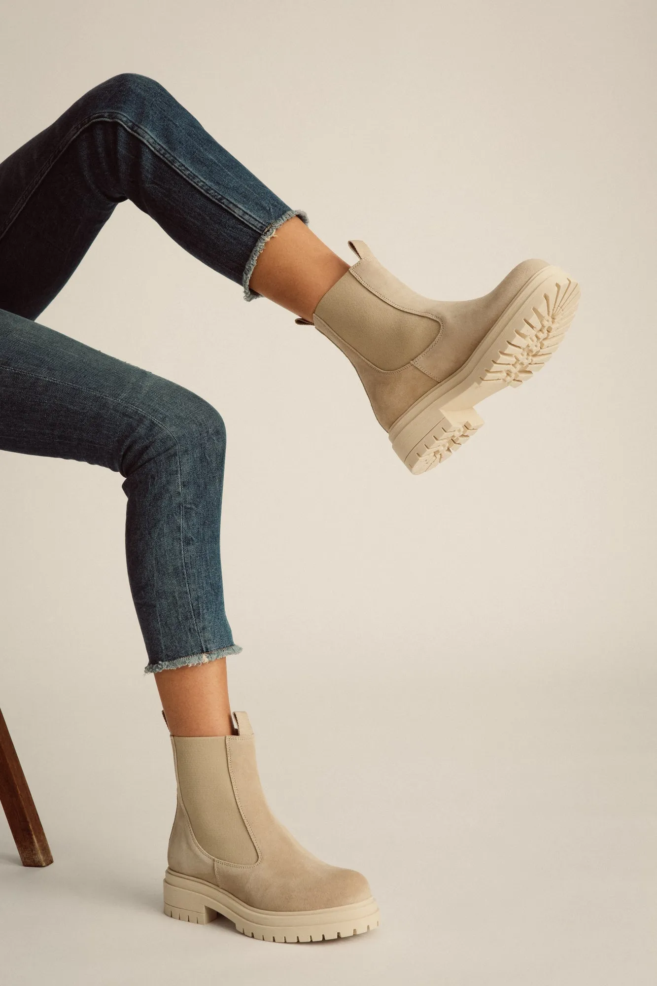 JUTELAUNE Chelsea Boots Sand