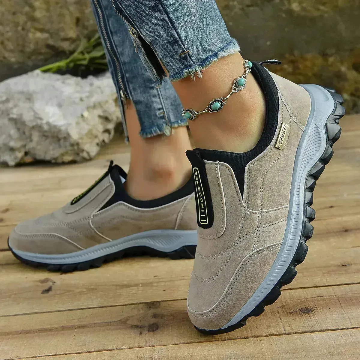 Outdoor Slip-on Sports Shoes Comfortable Walking Running Platform Sneakers for Women