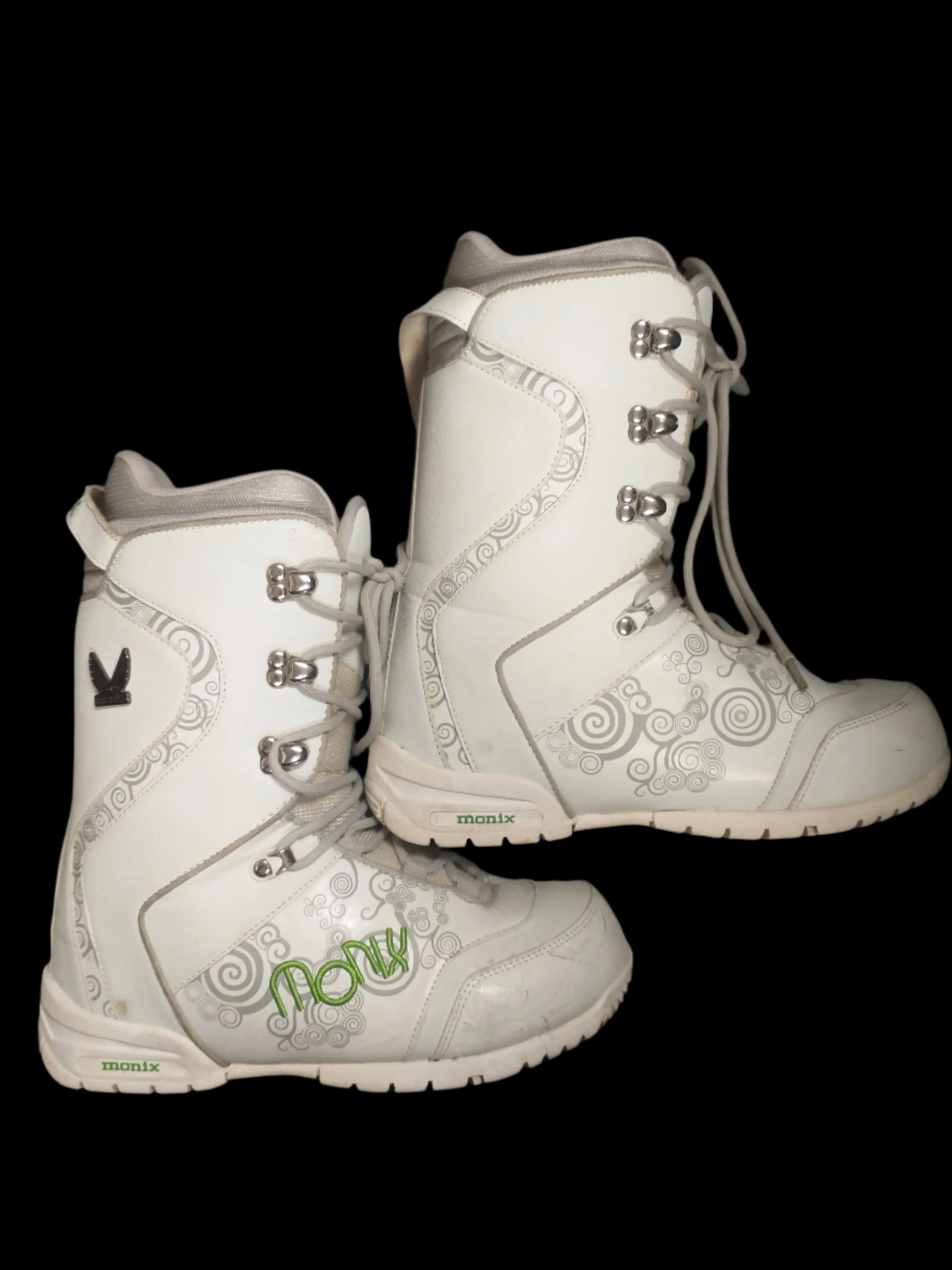 Used Monix Women Size 9 Snow Boots